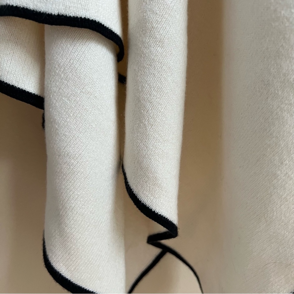 MM LAFLEUR Angelou Shawl Contrast Ivory Poncho with Black Trim NWT - Picture 6 of 9